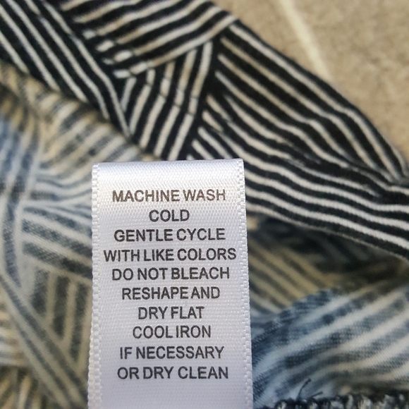 Cable of Gauge Cold Shoulder Top - Picture 7 of 7